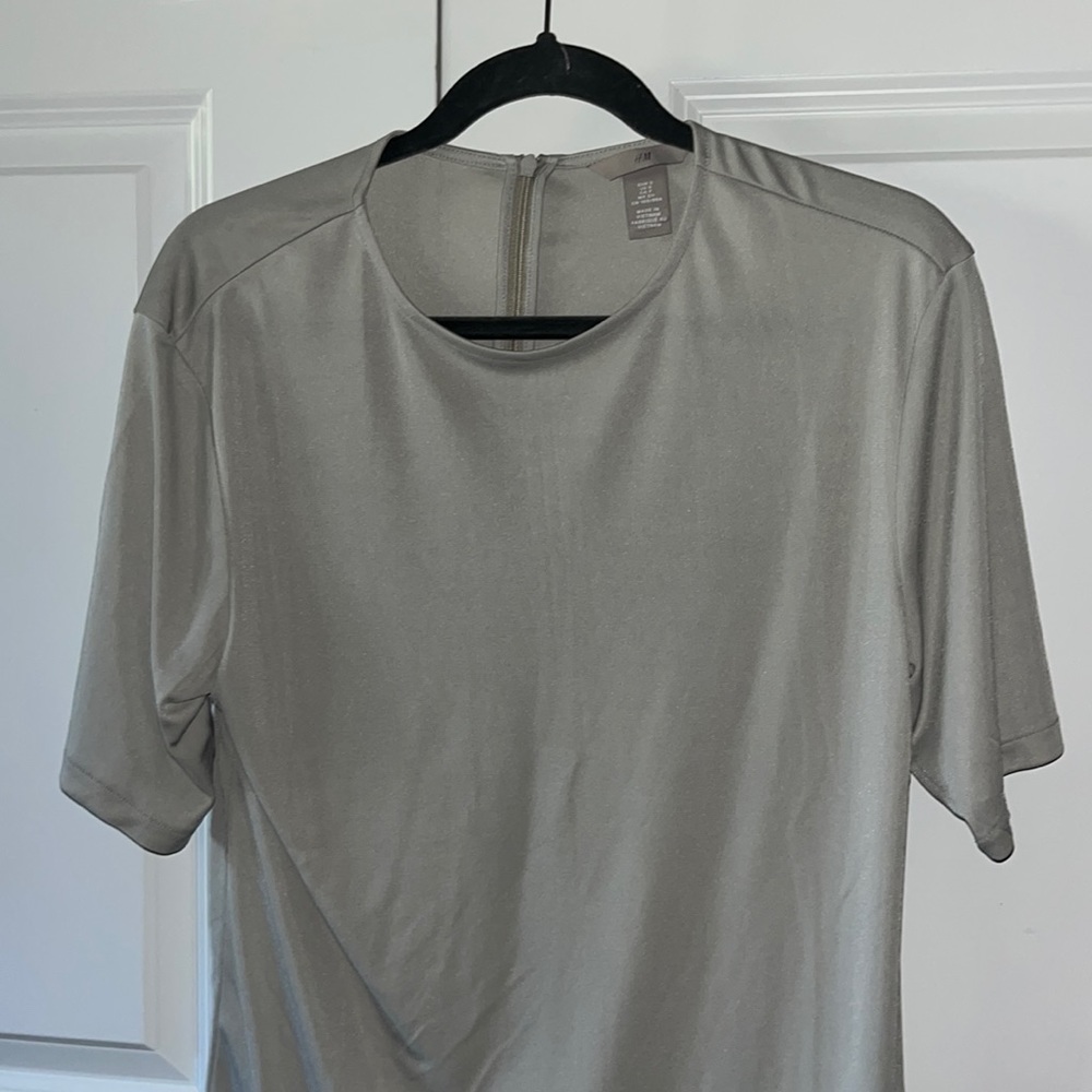 H& M dress shirt! Size: small